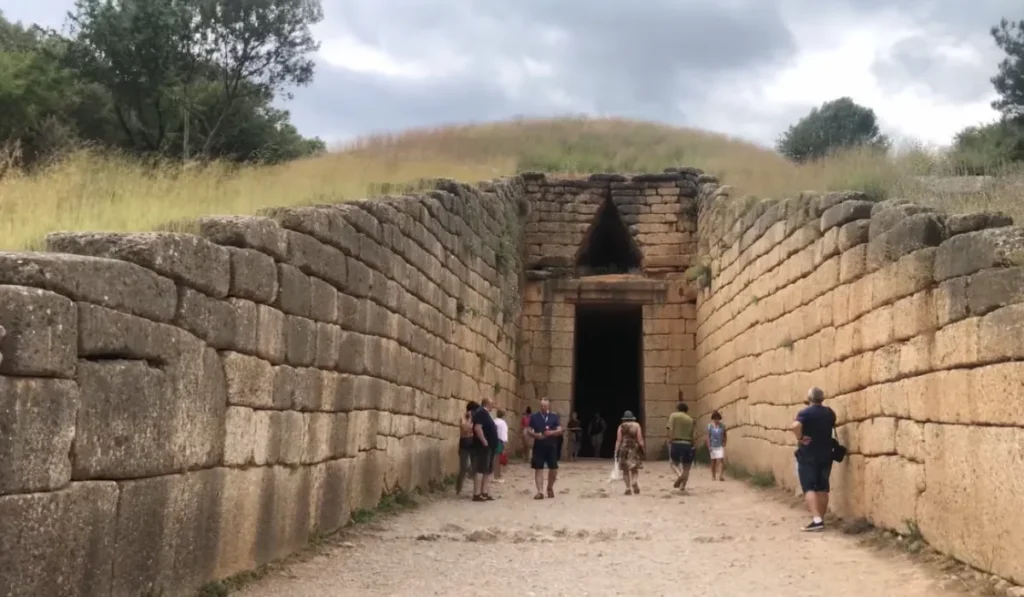 Who built the Lions Gate at Mycenae Greece